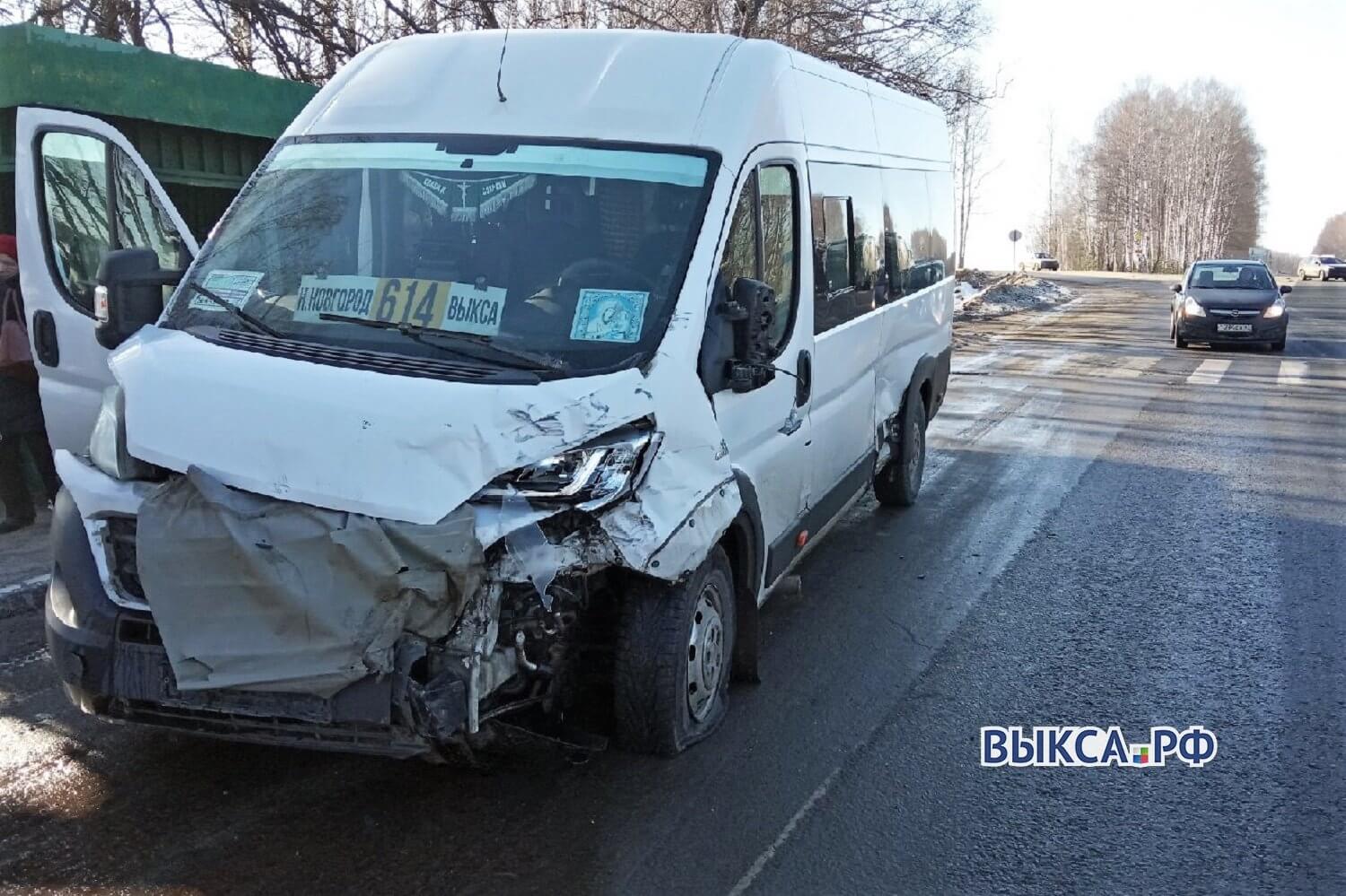 Пассажирский автобус ? попал в ДТП